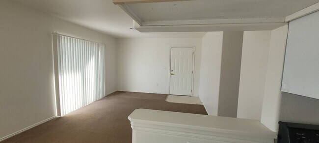 Building Photo - 451 N 7th E