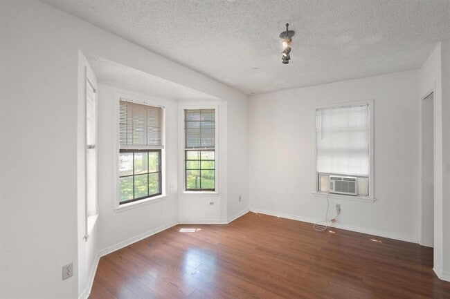 Building Photo - 4616 E Cesar Chavez St