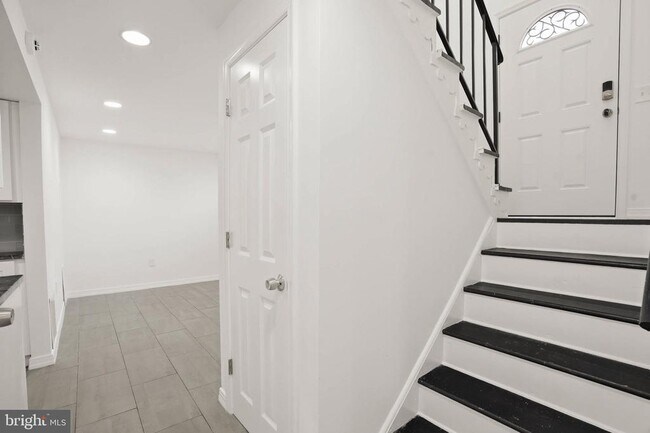 Building Photo - 9518 Blanchard Dr