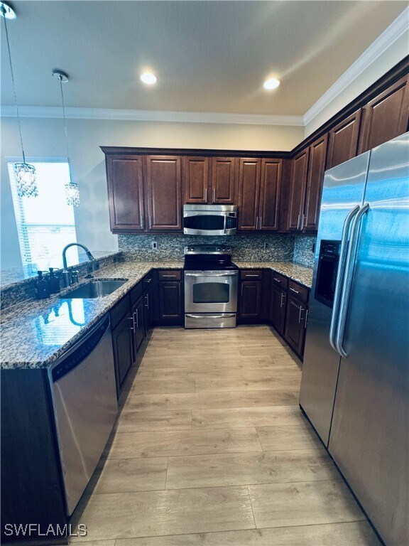 Building Photo - 10480 Carolina Willow Dr