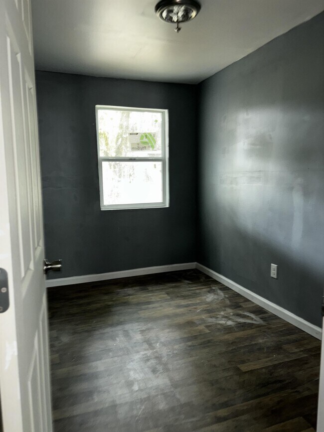 Building Photo - 4504 Ken Knight Dr N