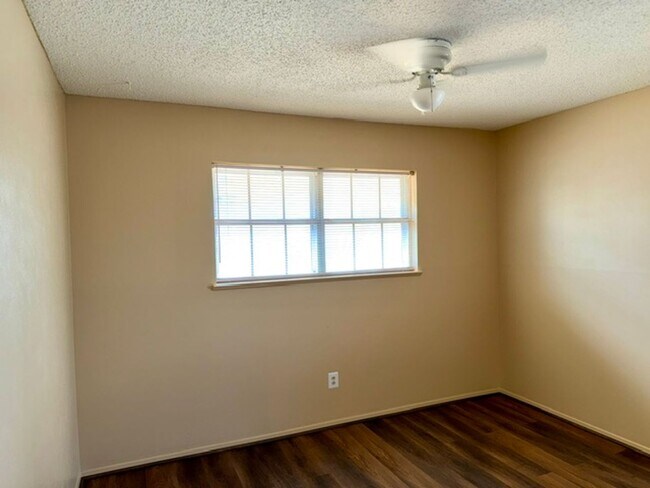 Building Photo - 5101 Lake Moor Dr