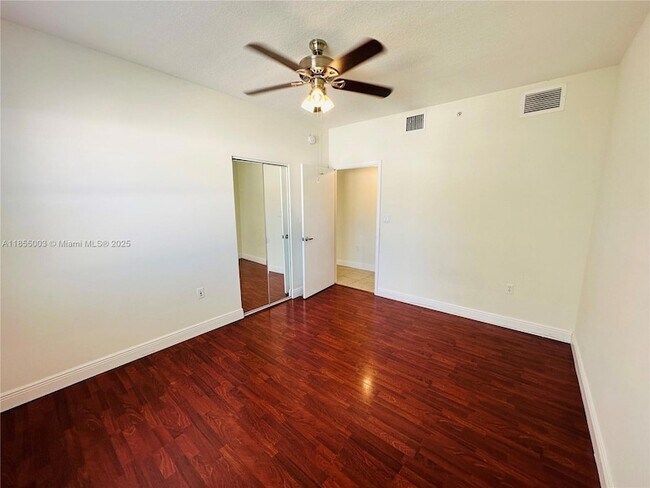 Building Photo - 118 Zamora Ave