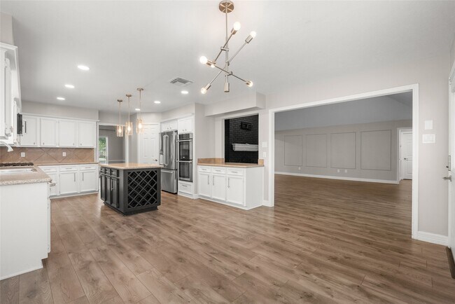 Building Photo - 2105 Murfield Dr