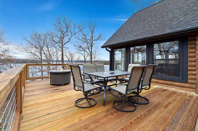 Building Photo - 19412 Pinecrest Ln