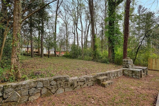 Building Photo - 1984 Rosewood Rd