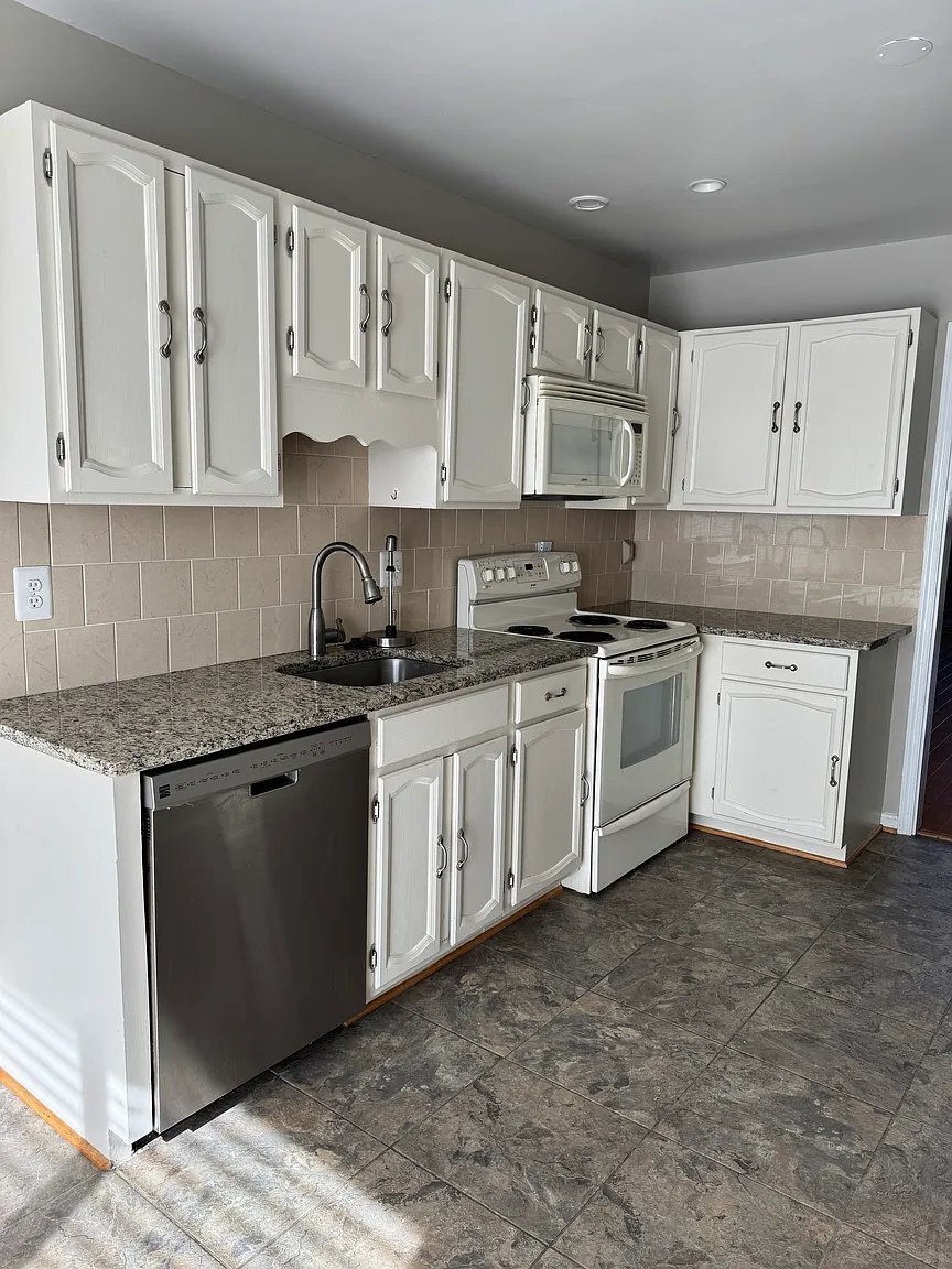 Building Photo - 9515 Duffer Way