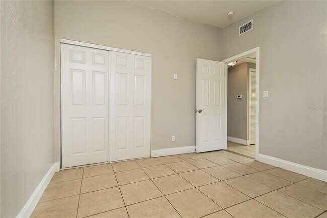 Building Photo - 3521 Schwalbe Dr