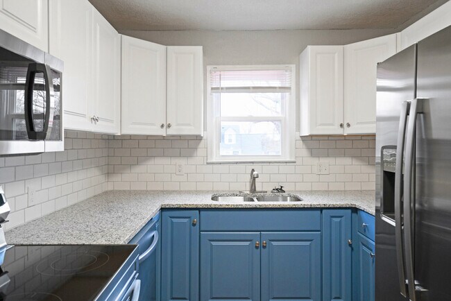 Building Photo - 1203 E 80th St