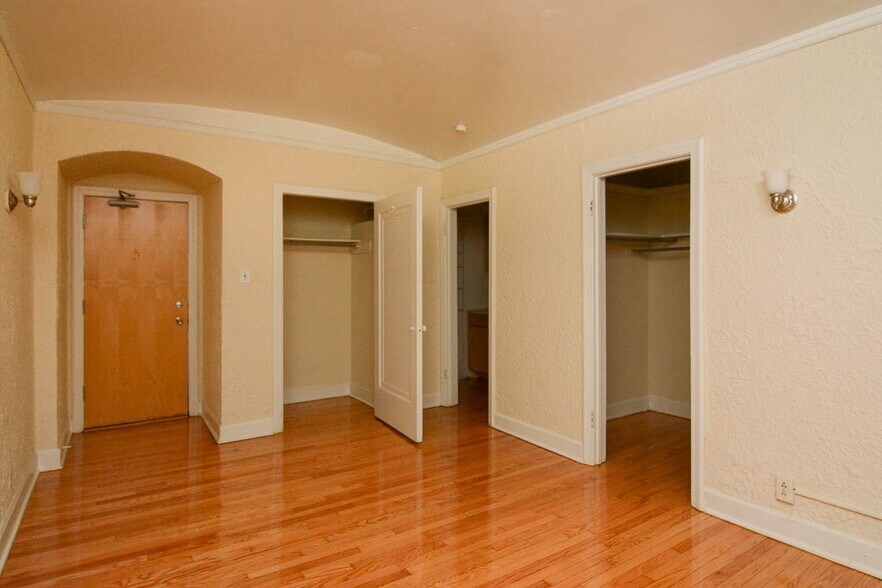 Building Photo - 562 W Arlington Pl