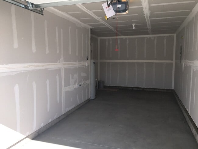 Building Photo - 1575 NE Rumgay Ln