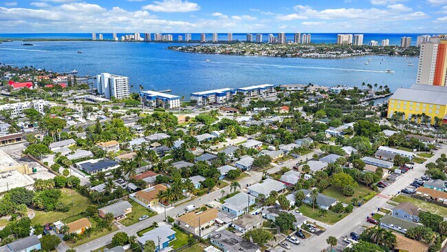 Building Photo - 135 E 28th St