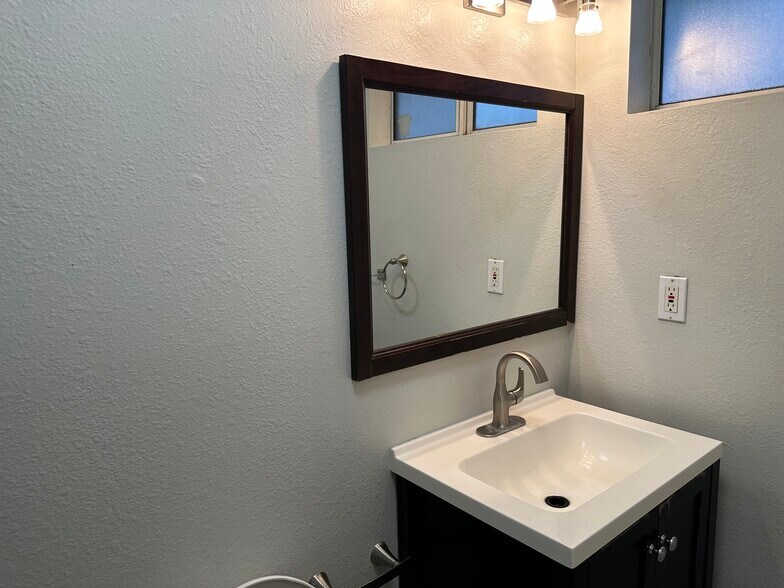 Master Bath - 4358 Mammoth Ave