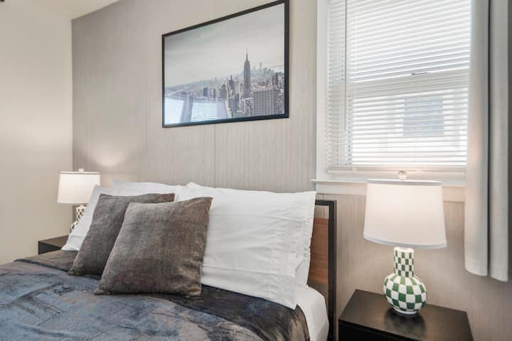 Building Photo - 9103 Columbia Ave