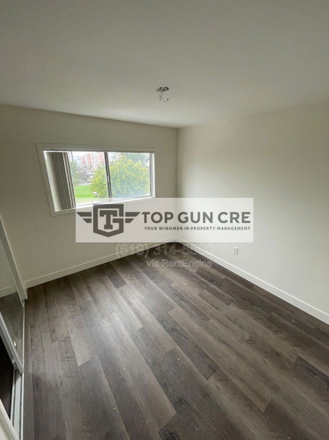 Building Photo - 220 W Park Ave