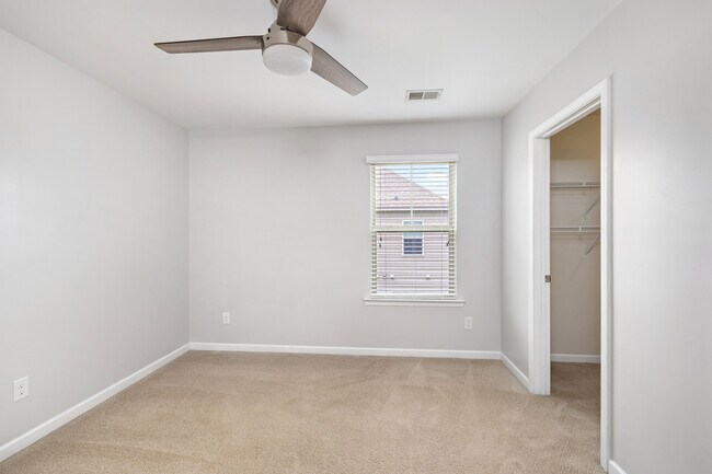 Building Photo - 865 Cormier Dr