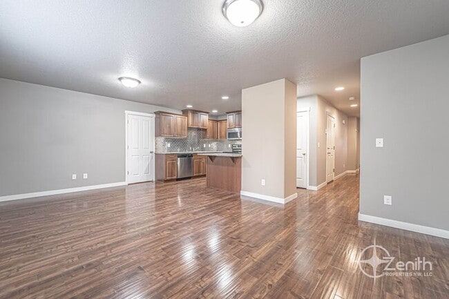 Building Photo - 5609 NE 74th Ct
