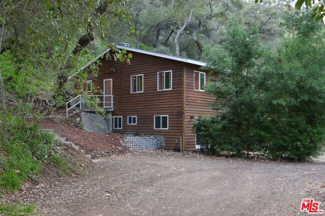 Building Photo - 1671 Happy Trail