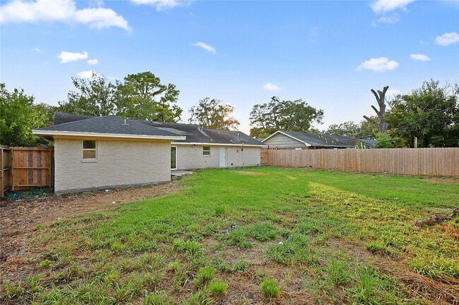 Building Photo - 7103 Lugary Dr