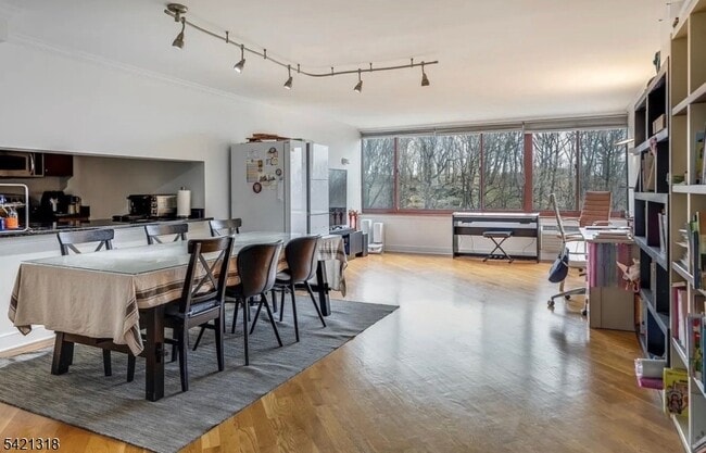 Building Photo - 100 Old Palisade Rd