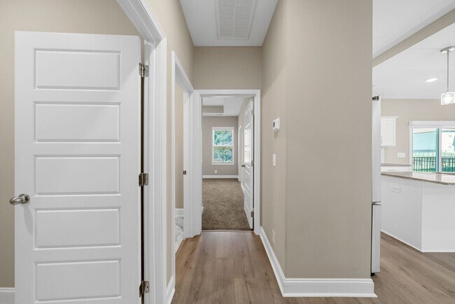 Building Photo - Luxury Meets Comfort: 5-Bed Beauty with Ch...