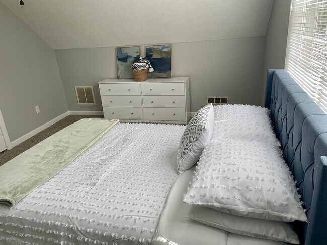 Building Photo - Spacious 3 bed 2 Bathroom House in Peace Haven Rd Winston-Salem