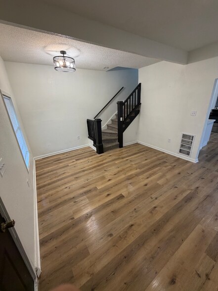 Building Photo - 2451 Chelsea Ave