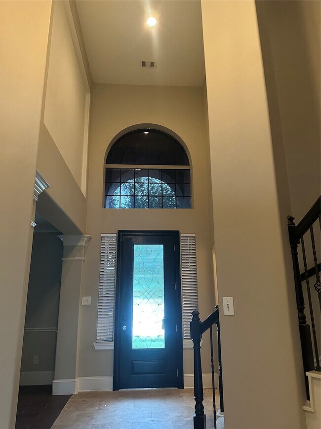 Building Photo - 13915 Sawmill Run Ln