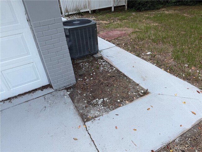 Building Photo - 1405 Eden Dr