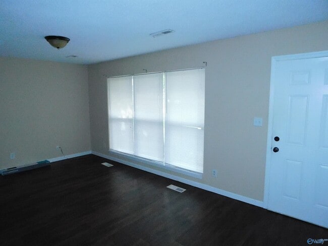 Building Photo - 314 Harolds Dr NW