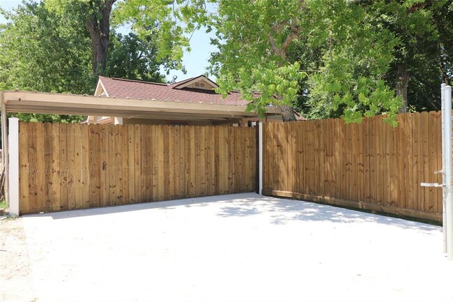 Building Photo - 749 Rosie St