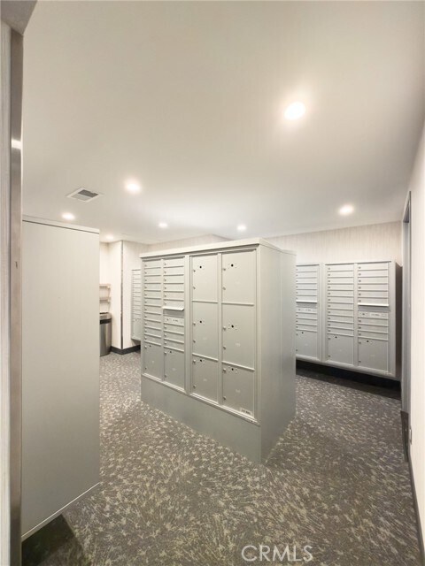 Building Photo - 2160 W Century Dr