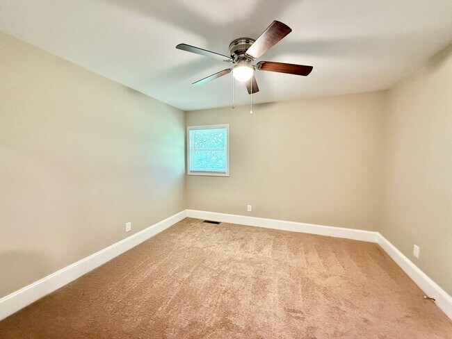 Building Photo - Newly Remodeled Ranch-Style 4BD, 3.5BA Ral...