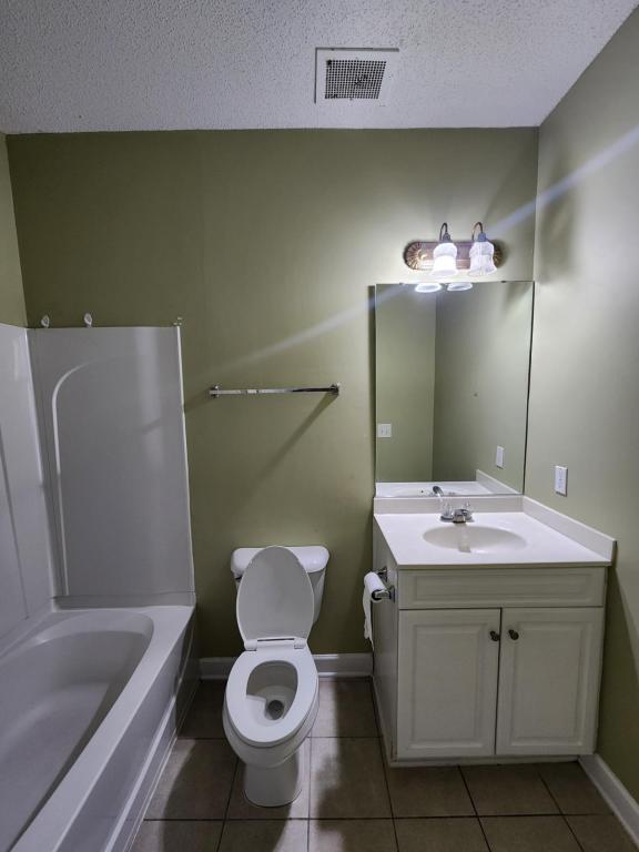 Building Photo - 302 Kiskadee Loop