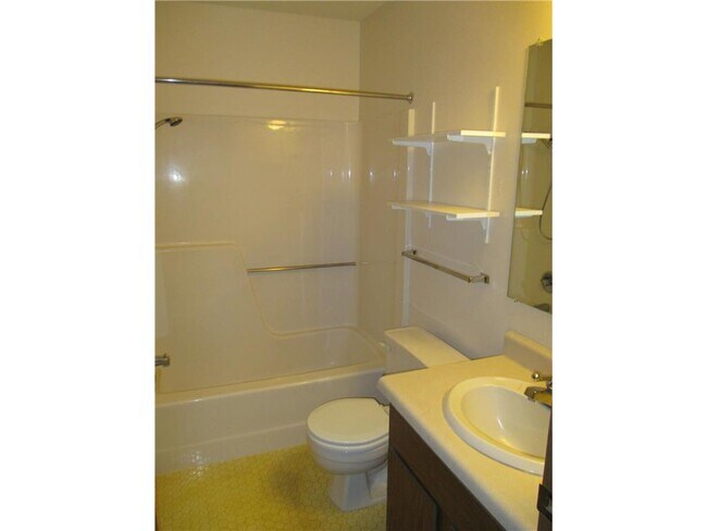 Building Photo - 512 2nd Ave E