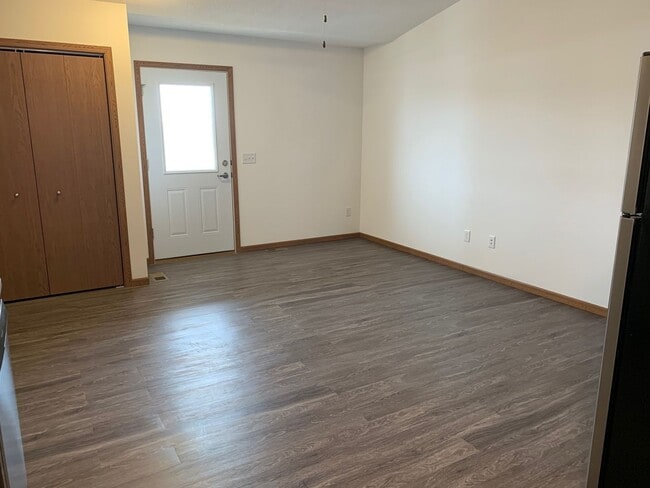Building Photo - Welcome to Lipton Apartments – Your New Ho...