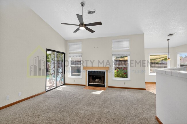 Building Photo - Beautiful 3-Bedroom Home with Pool in Elk ...