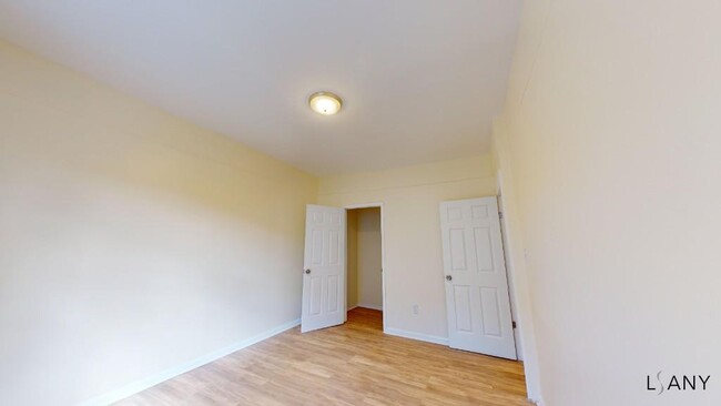 Building Photo - LARGE 3 BEDROOM! STEPS FROM FORDHAM