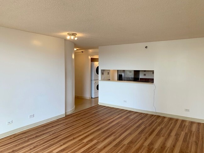 Building Photo - 2-Bedroom Condo with Lanai & Parking – $2,600/Month