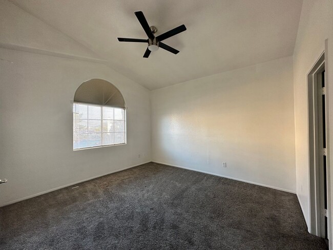 Building Photo - Beautiful 2 Master Bedroom Townhouse!!