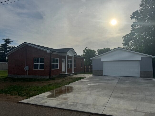 Building Photo - 619 Mayes Ln