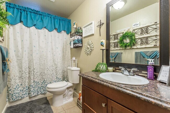 Building Photo - 3 BED 2 BATH HOUSE IN THE ENTERPRISE SCHOOL DISTRICT