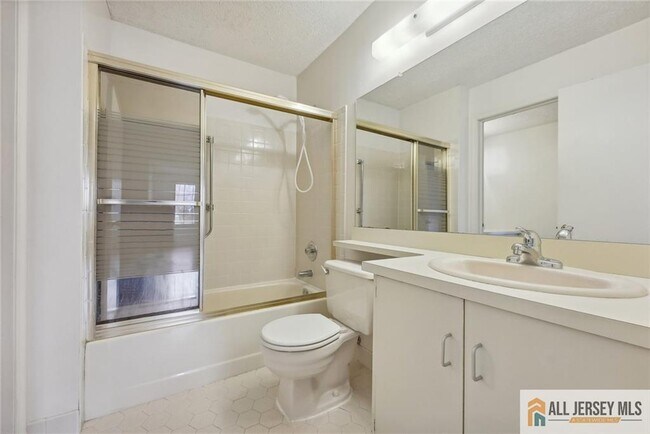 Building Photo - 28 Wycoff Way E