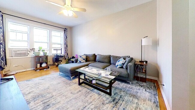 Building Photo - 1331-41 W. Addison