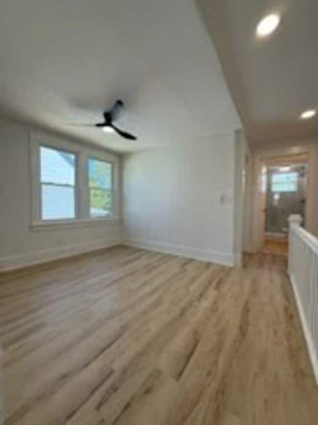 Building Photo - AMAZING 2 Bedroom / Office Townhome for Rent!