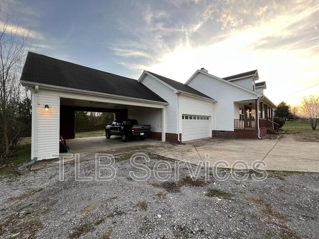 Building Photo - 211 Fall Creek Dr