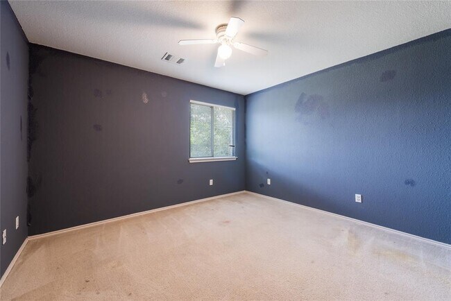 Building Photo - 1613 Darjeeling Dr