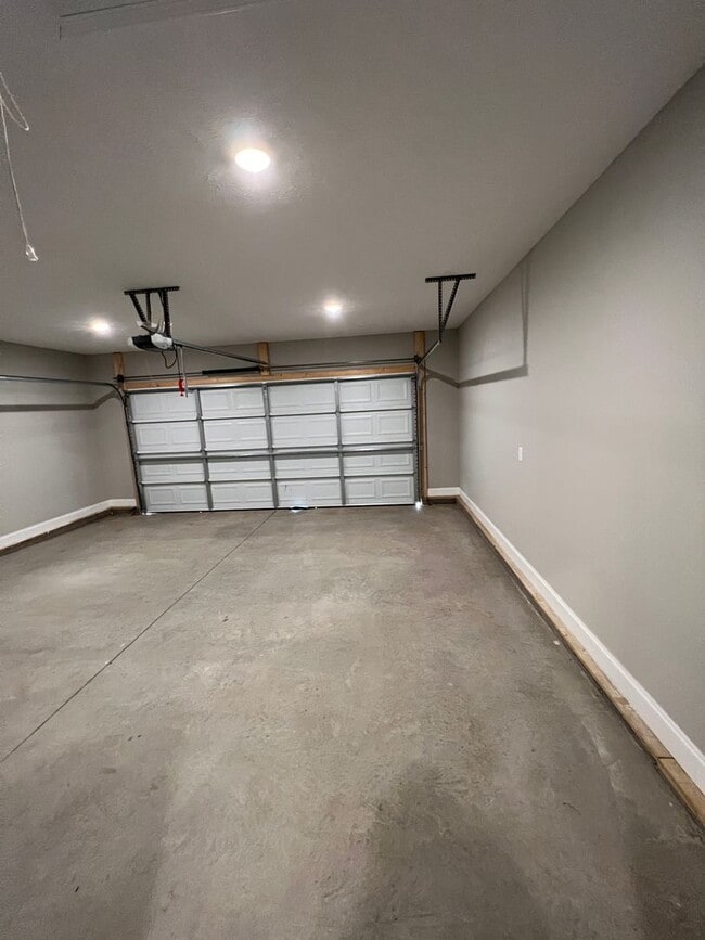 Building Photo - 406 St George Wy