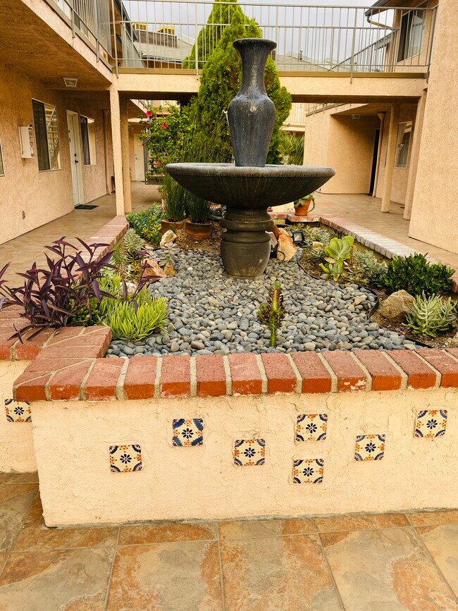 Building Photo - 415 S Verdugo Dr