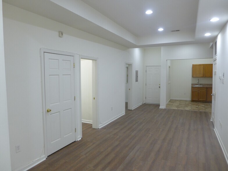 Building Photo - 326 Park Ave